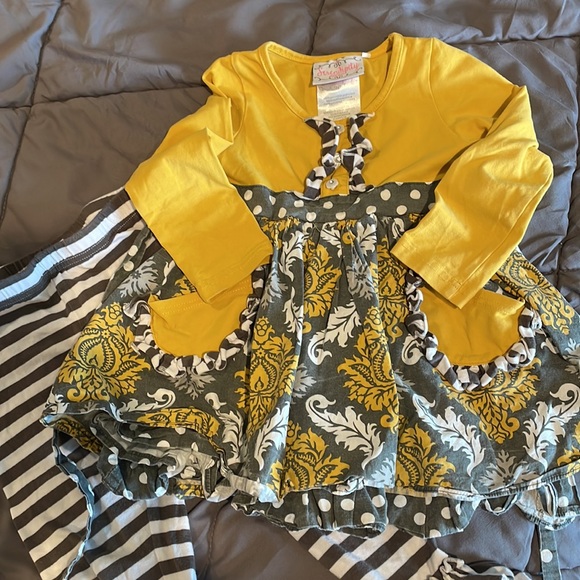 Adorable 2 piece outfit - 3T - Picture 2 of 5